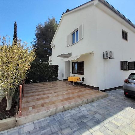 Lovely Studio Malina Close To The Beach Крк Экстерьер фото
