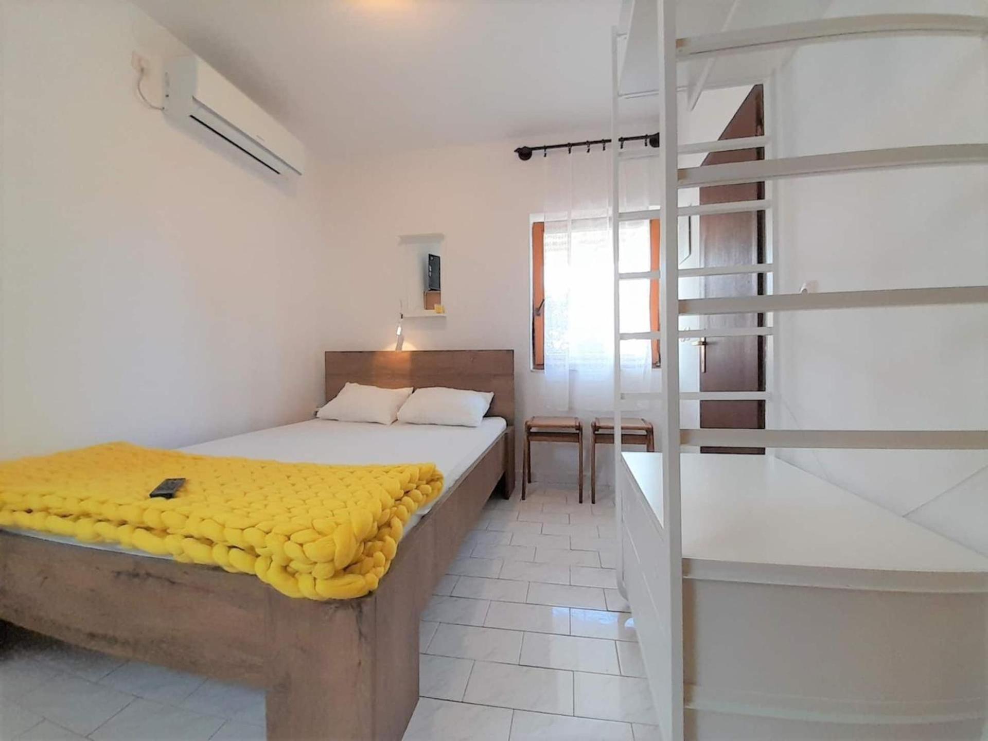 Lovely Studio Malina Close To The Beach Крк Экстерьер фото