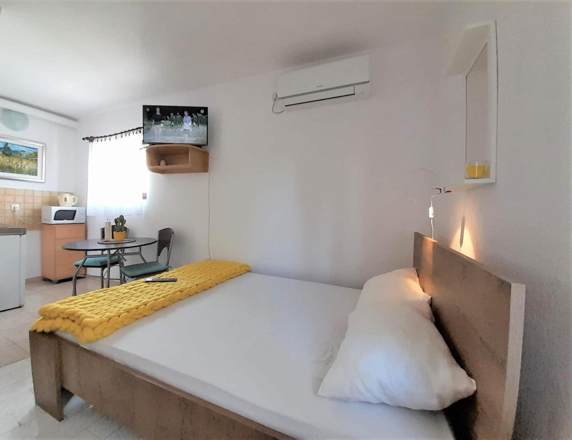 Lovely Studio Malina Close To The Beach Крк Экстерьер фото