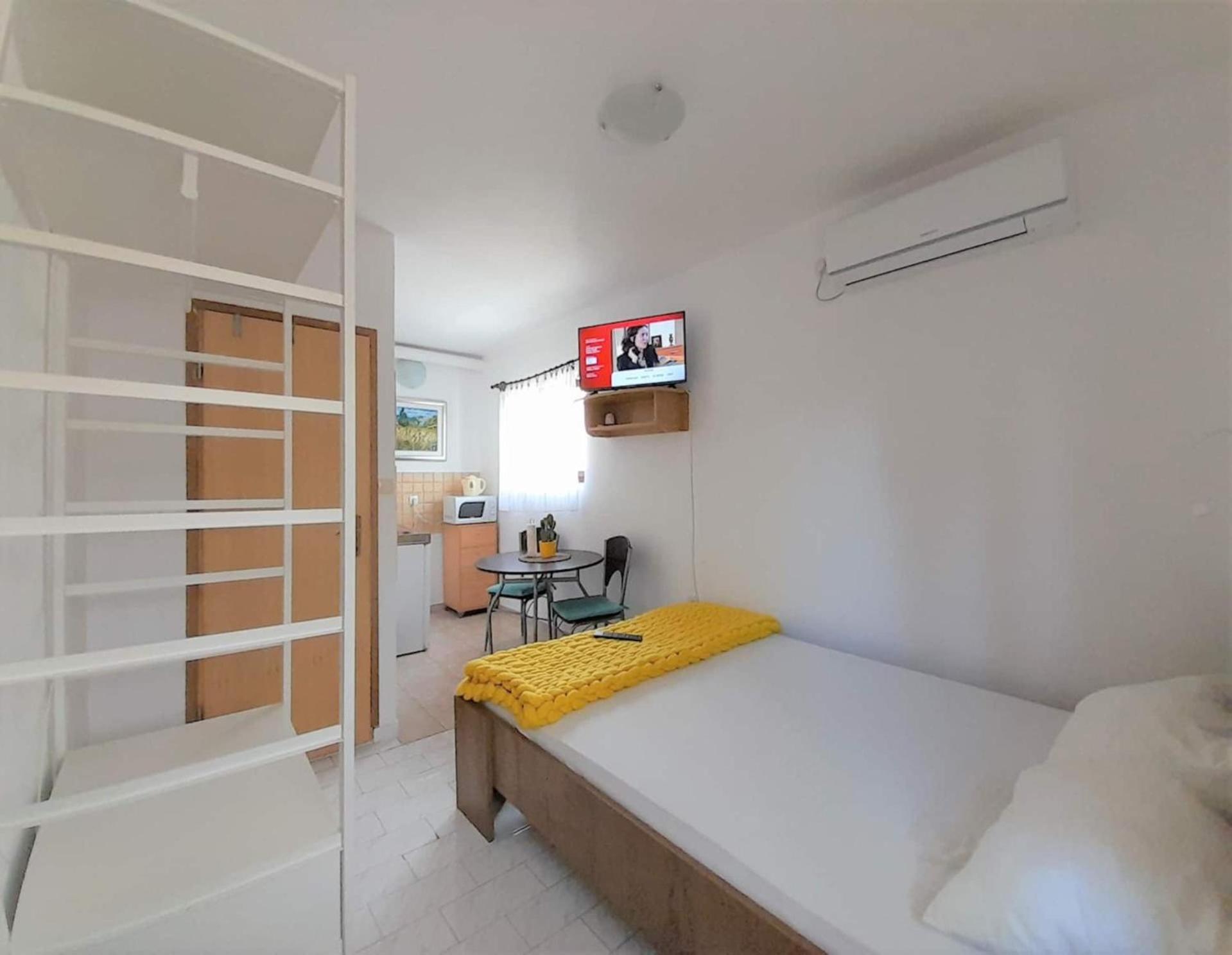 Lovely Studio Malina Close To The Beach Крк Экстерьер фото